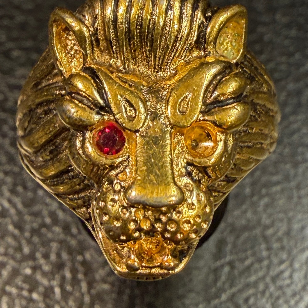 Vintage 18KT GE Lion Head Ring Gold Plated Figural Mismatched Eyes Statement